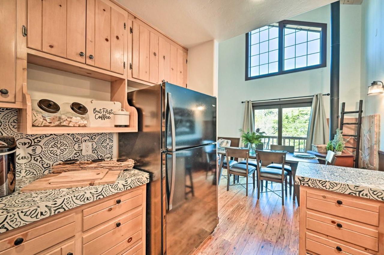 Inviting Julian Home With Scenic View And Hot Tub Exterior photo